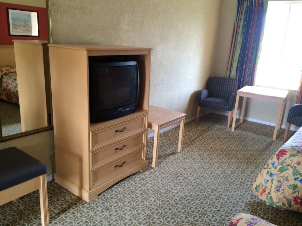 Host Inn - photo 8