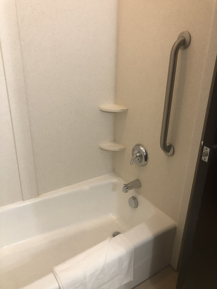 Holiday Inn Express & Suites Charlotte Southeast Matthews by IHG - photo 11
