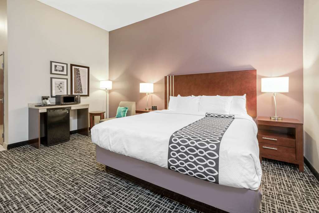 La Quinta Inn & Suites by Wyndham Oklahoma City Yukon - photo 17