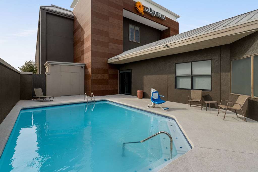 La Quinta Inn & Suites by Wyndham Round Rock North - photo 9