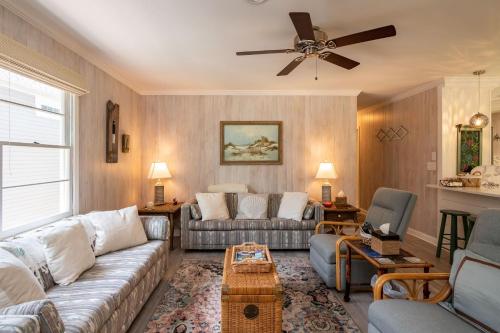 Beaching & Griping by Oak Island Accommodations - photo 30