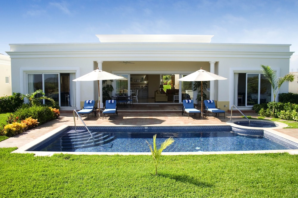 Emerald Estates — 5-Star Luxury Hotel in Mazatlan, Mexico
