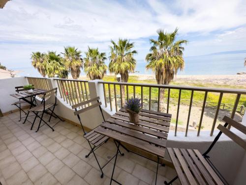 Caronì Casa Sul Mare — 4-Star Luxury Hotel in Marina Di Caronia, Italy