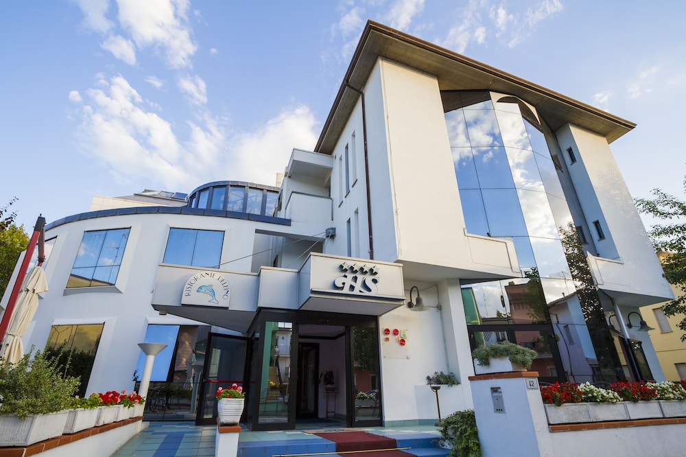Hotel Sirena — 4-Star Luxury Hotel in Cesenatico, Italy