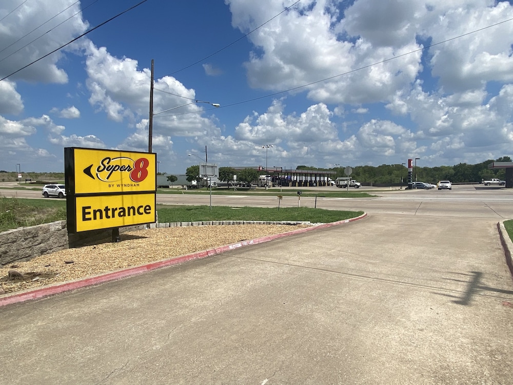 Super 8 by Wyndham Terrell - photo 12