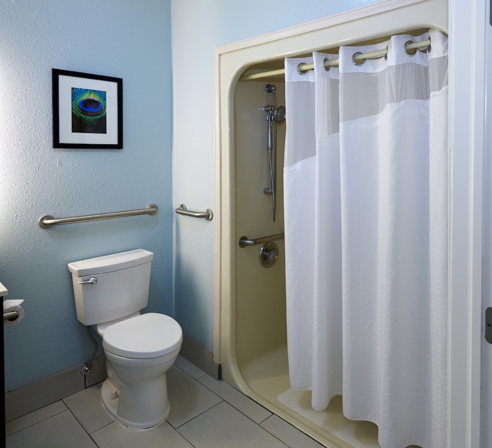 Holiday Inn Express & Suites Birmingham South Pelham by IHG - photo 17