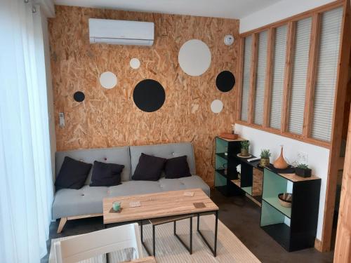 Location Studio Independant Avec Terrasse Les Vignes D'elian — hotel in Saint-Medard-En-Jalles