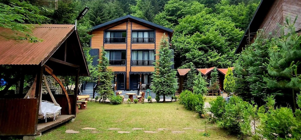 Akyuz Kardesler Hotel & Bungalow in Caykara, Turkey