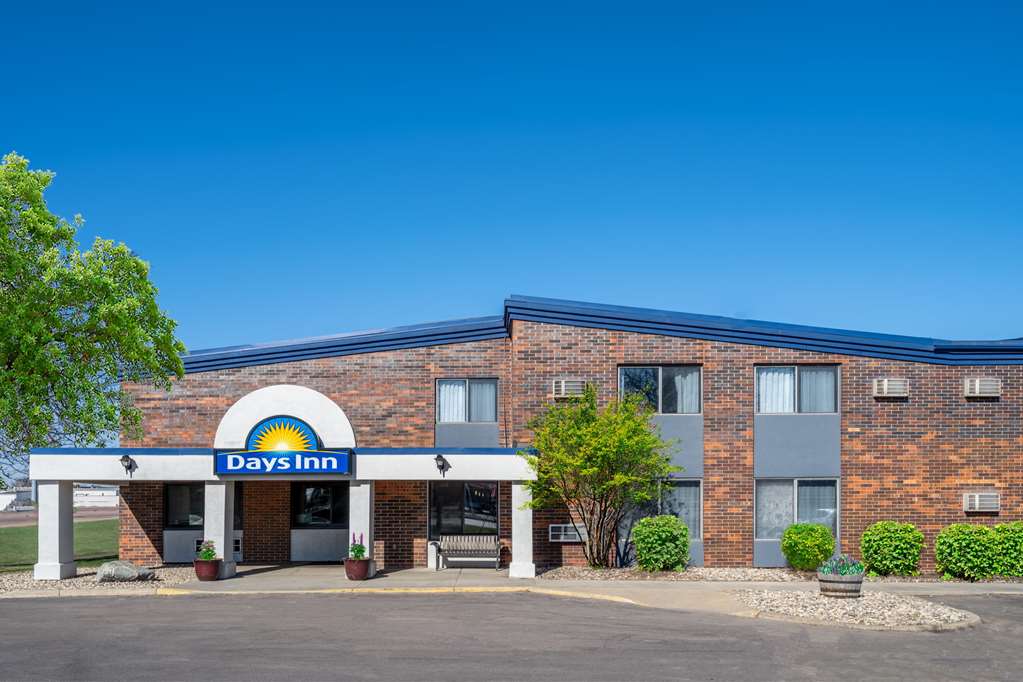 Days Inn by Wyndham Sioux Falls Airport - photo 2