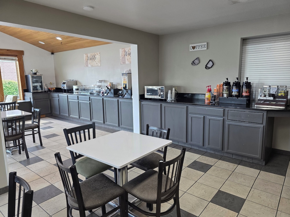 Garner Hotel Missoula Southwest by IHG - photo 23