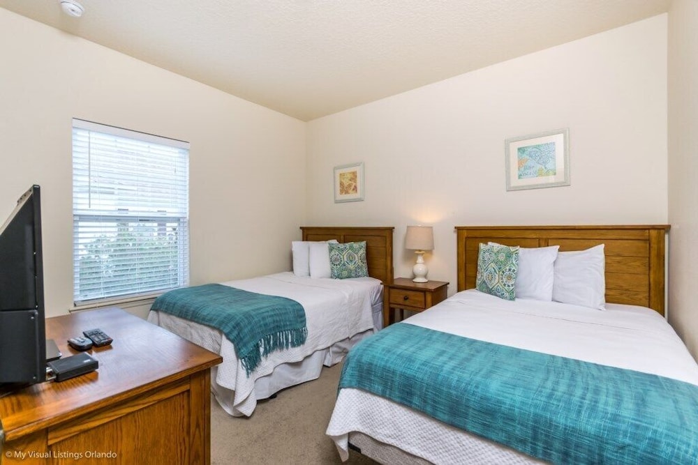 Lucaya Village Resort 4 Bedroom TownHome 4 Townhouse by RedAwning - photo 3