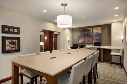 Staybridge Suites Hotel - photo 5