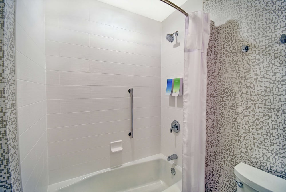 Home2 Suites by Hilton Beloit - photo 23