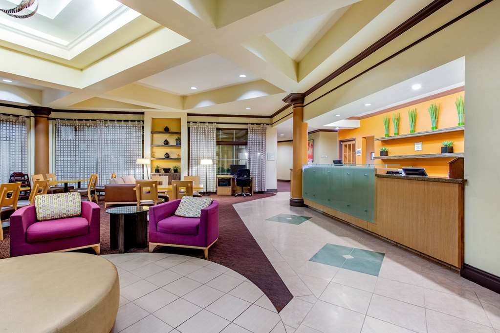 La Quinta Inn & Suites by Wyndham Raleigh Durham Southpoint - photo 8