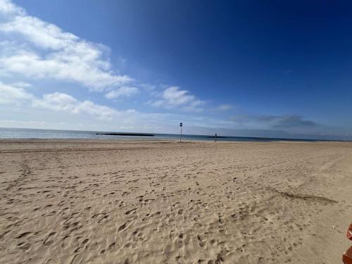 Pavillon T3 en bord de mer avec accès plage pour 4 personnes FR 1 701 93 in Valras-Plage, France