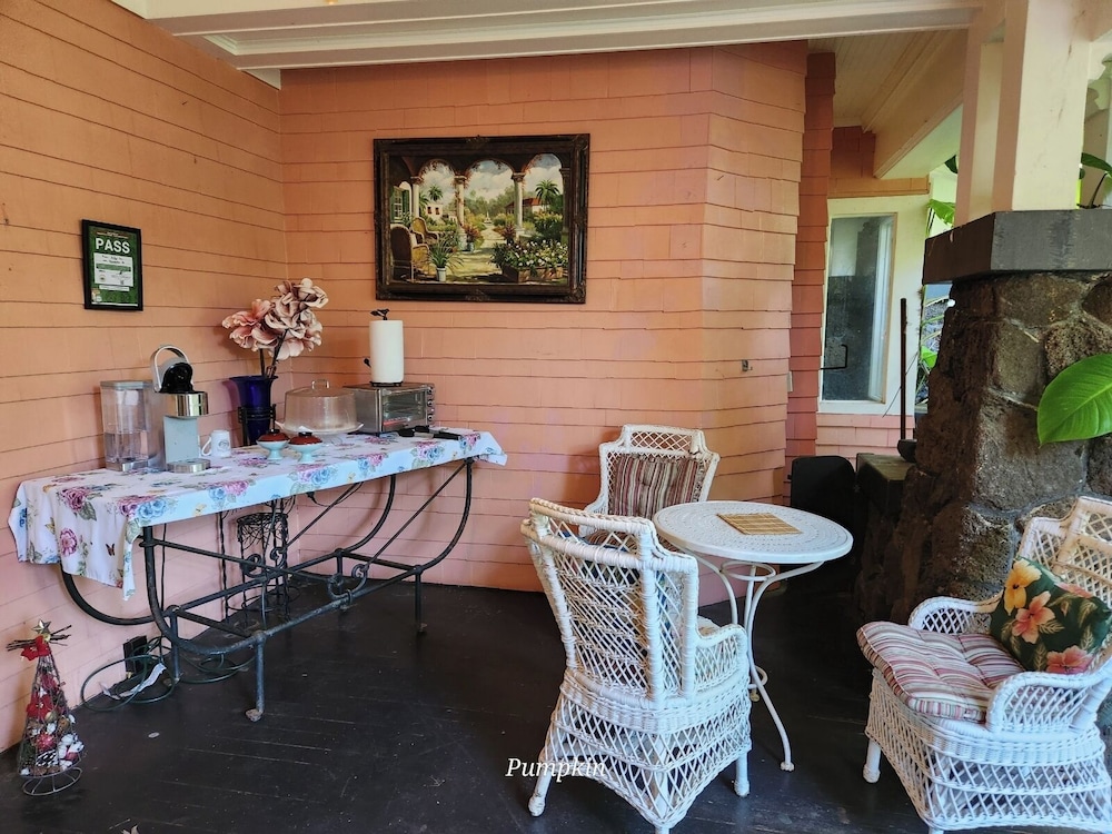 Manoa Valley Inn - featured photo