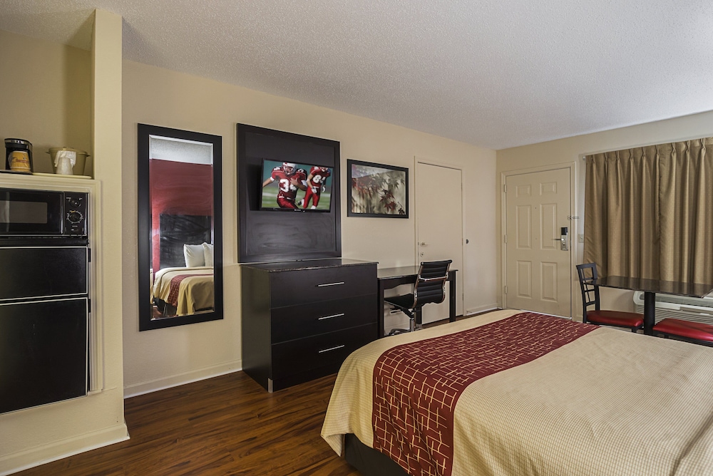 Red Roof Inn & Suites Scottsboro - photo 25