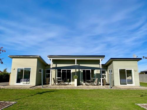Amberley Serviced Apartments — 4-Star Luxury Hotel in Amberley, New Zealand