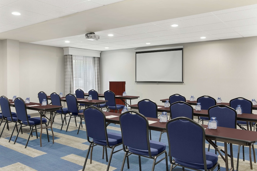 Hampton Inn Atlanta Newnan - photo 40