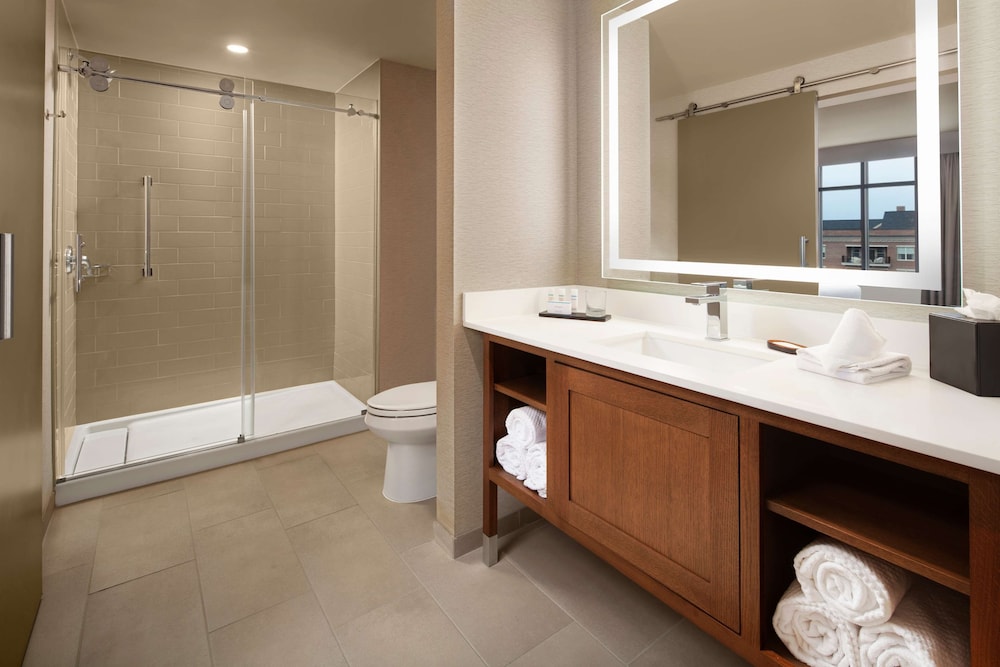 Embassy Suites by Hilton South Bend at Notre Dame - photo 17