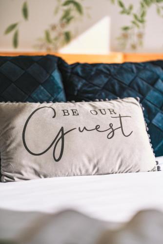 Luxurious 3 Bed Home Free Parking — 4-Star Luxury Hotel in Manchester, United Kingdom