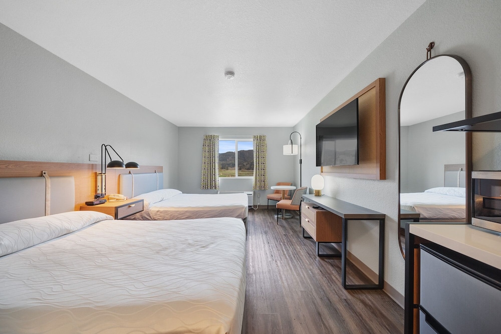 Garibaldi Inn at the Bay - photo 10