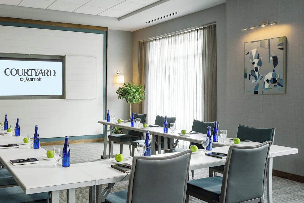 Courtyard Marriott Burlington Harbor - photo 28