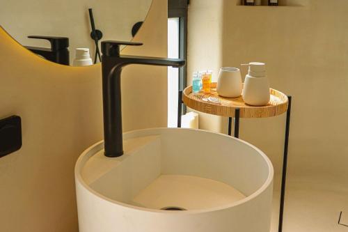 Vake Oasis Modern and Comfortable Apt by Wehost
