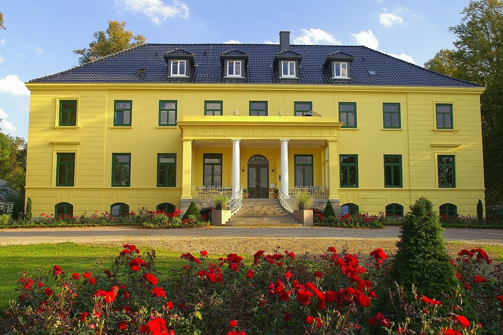 Schloss Harkensee - carbon neutral hotel in Dassow