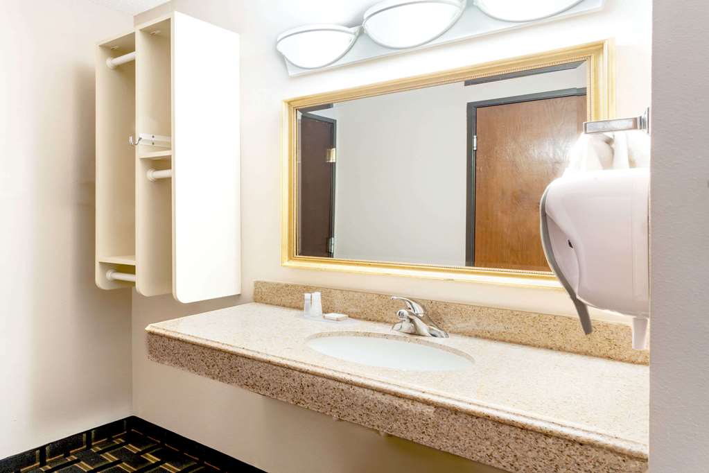 Baymont by Wyndham Memphis East - photo 10