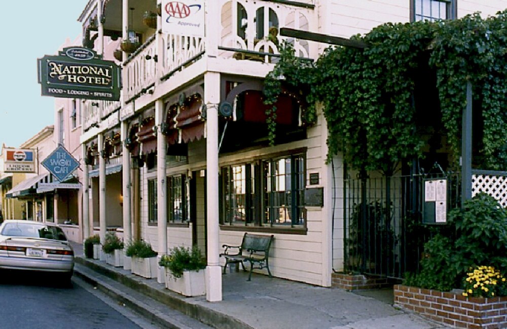 Historic National Hotel & Restaurant — hotel in Jamestown