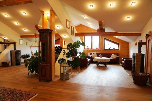 Ferienwohnungen Schlader — 4-Star Luxury Hotel in Zell Am Moos, Austria