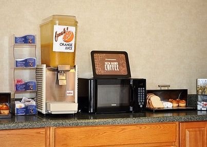 Econo Lodge Near Chippenham Hospital - photo 2
