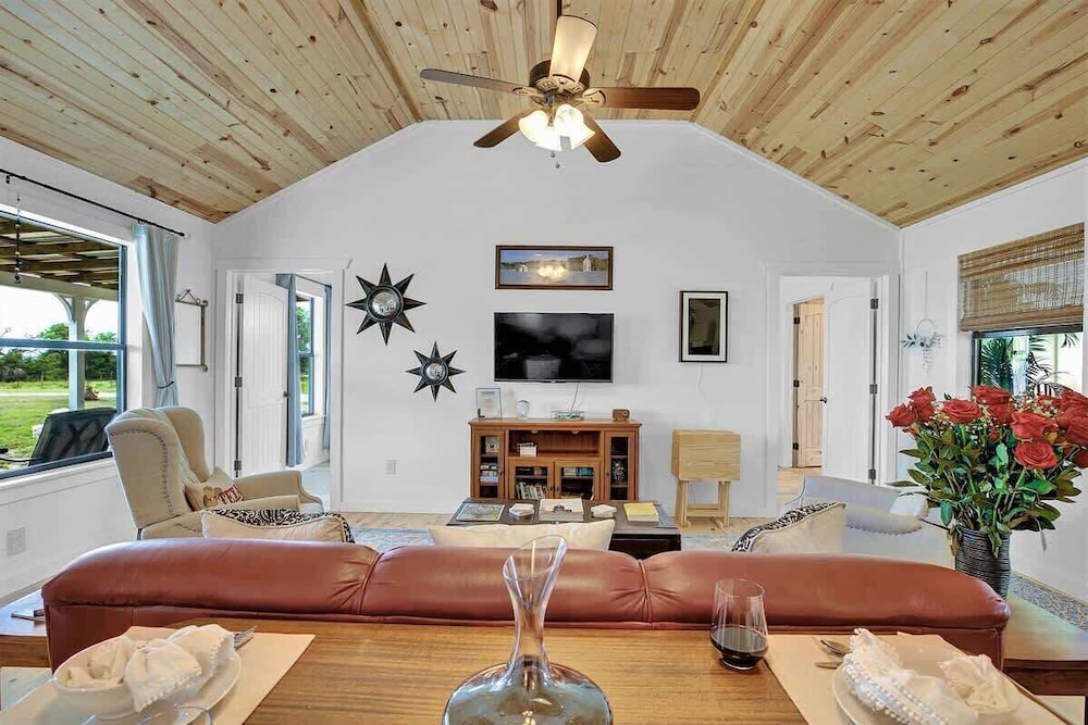 3 Acres of Luxury and Views in Fred Wine Country - photo 16