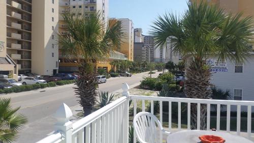 Edgewater Inn - photo 5