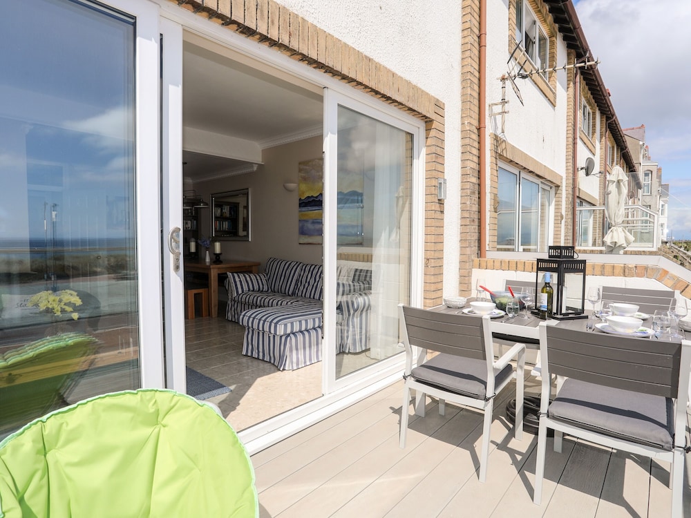 7 Min Y Traeth in Pwllheli, United Kingdom