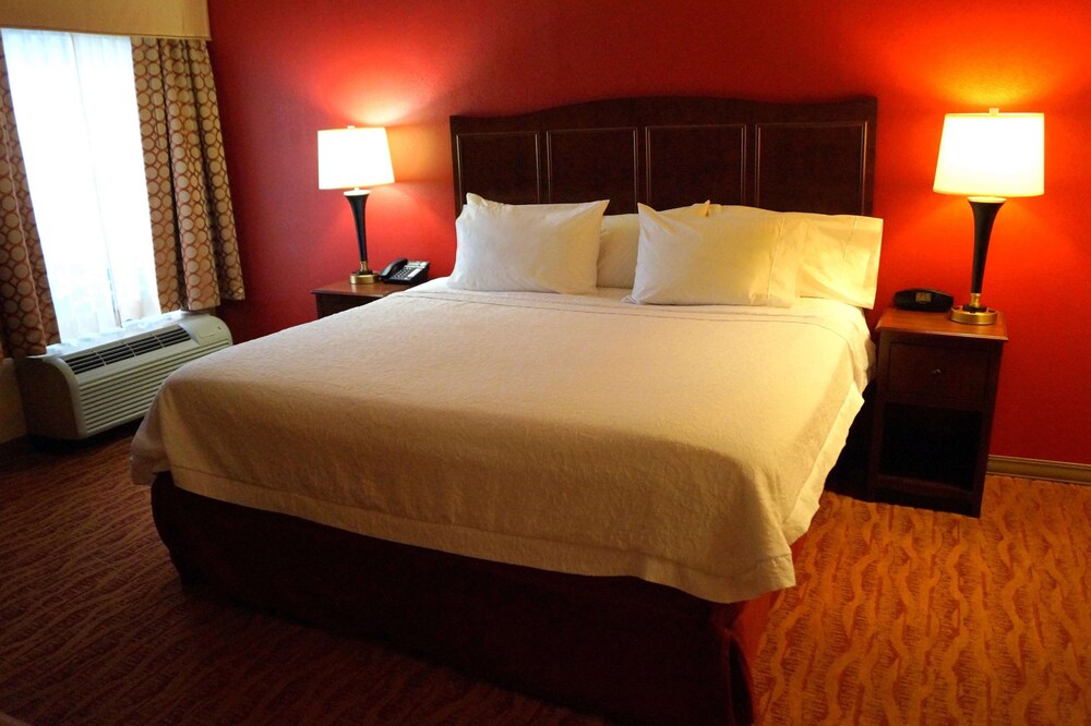 Hampton Inn Altoona - photo 13