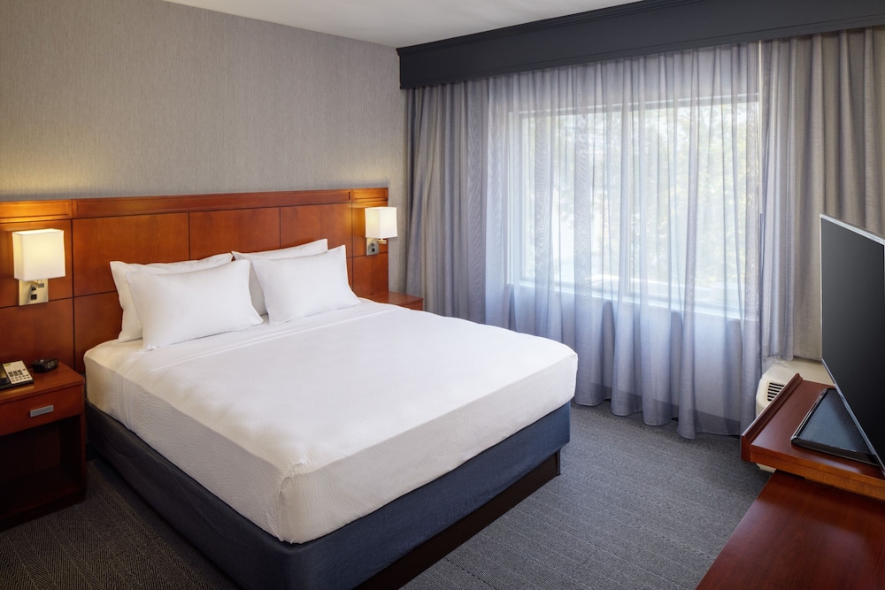 Courtyard by Marriott Charleston Downtown Civic Center - photo 8