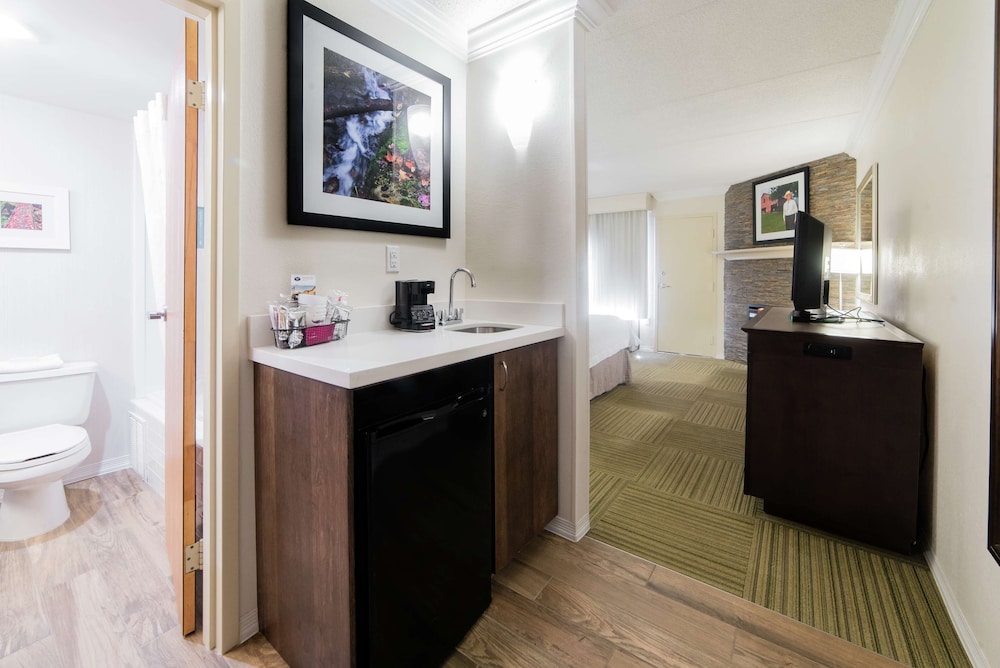 Hampton Inn Caryville I 75 Cove Lake State Park - photo 54