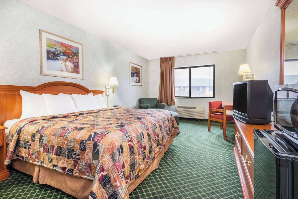 Days Inn by Wyndham Topeka - photo 15