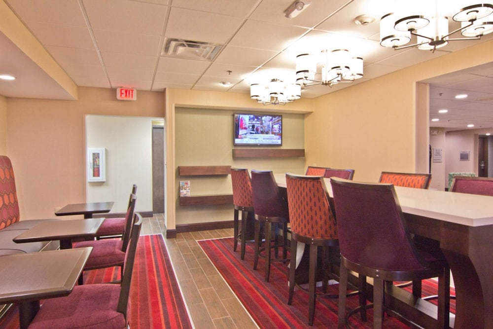 Hampton Inn Columbus South - photo 78
