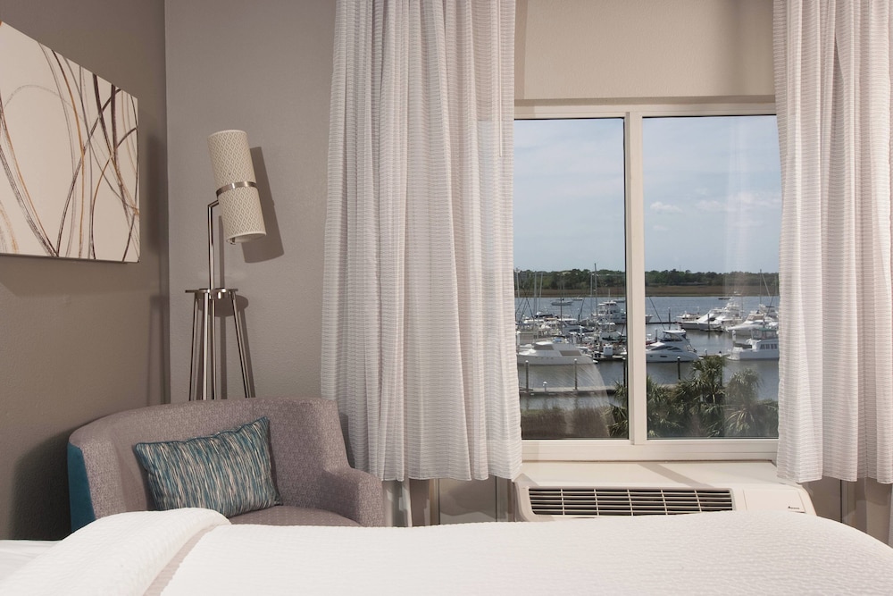 Courtyard Charleston Waterfront by Marriott - photo 23