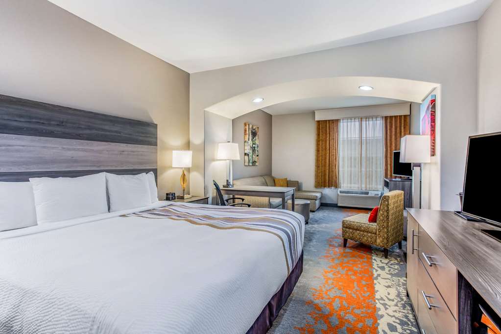 La Quinta Inn & Suites by Wyndham Andrews - photo 20