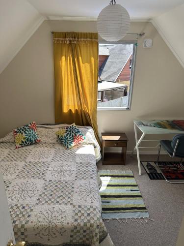 Habitación cama 2 P en zona residencial cerca Mall plaza UCM Casino Talca in Talca, Chile