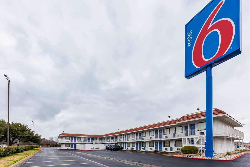 Motel 6 North Richland Hills TX - photo 3