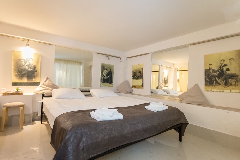 Falcon Apartments Meidan Wine Cellar — 4-Star Luxury Hotel in Tbilisi, Georgia