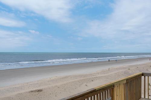 Admiral's Quarters by Oak Island Accommodations - photo 6