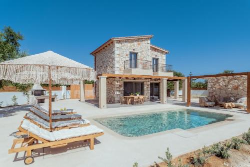 Bedrock Beachside Villa with Private Pool — 4-Star Luxury Hotel in Sikyon, Greece