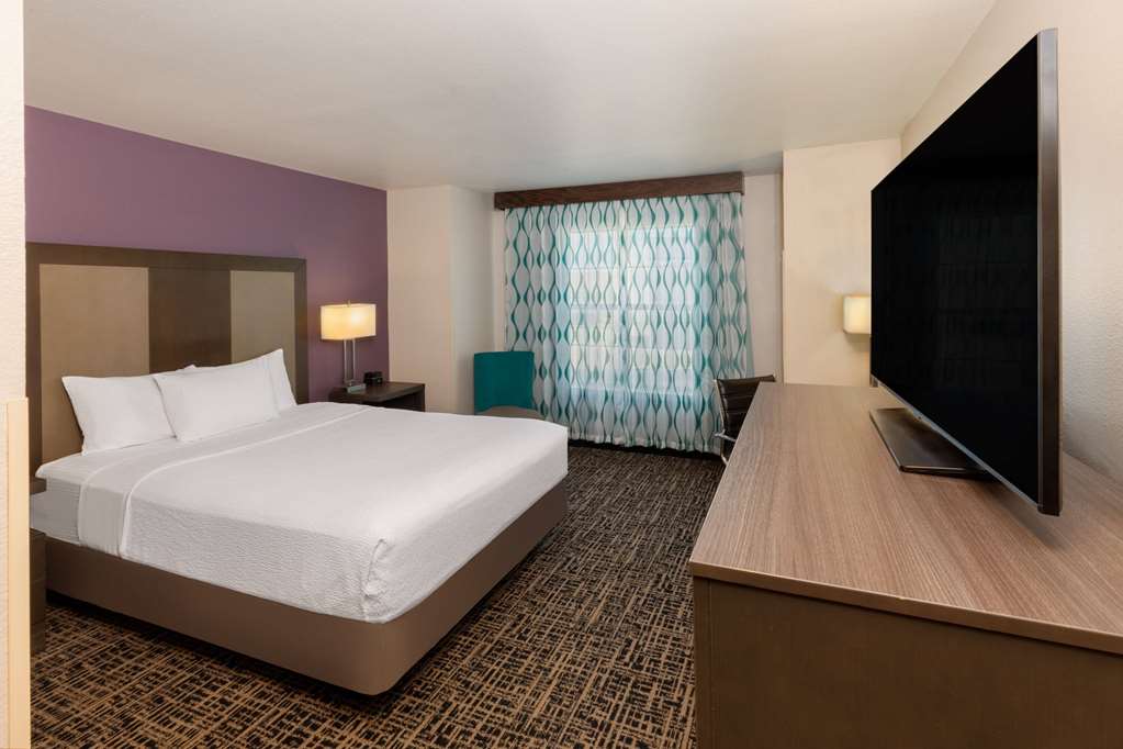 La Quinta Inn & Suites by Wyndham Rockwall - photo 13