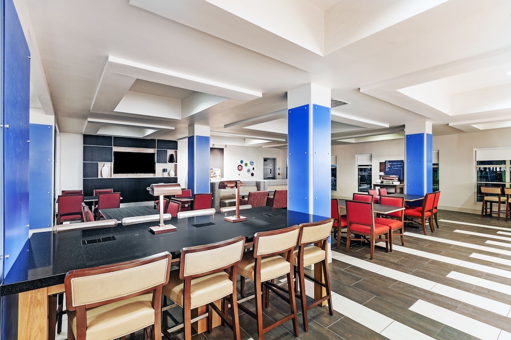 Holiday Inn Express & Suites Shreveport South Park Plaza by IHG - photo 15